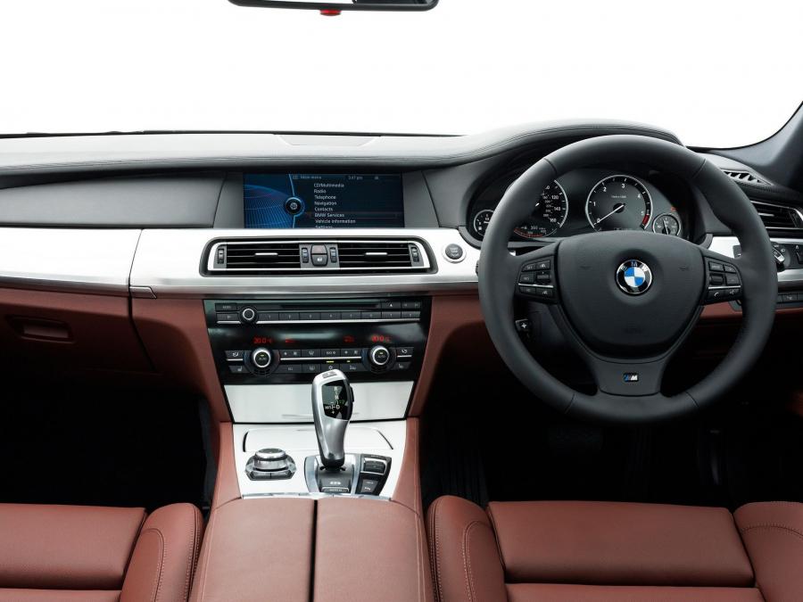  BMW 740d M Sport Package 2009 года  (UK) (фото 4 из 6)